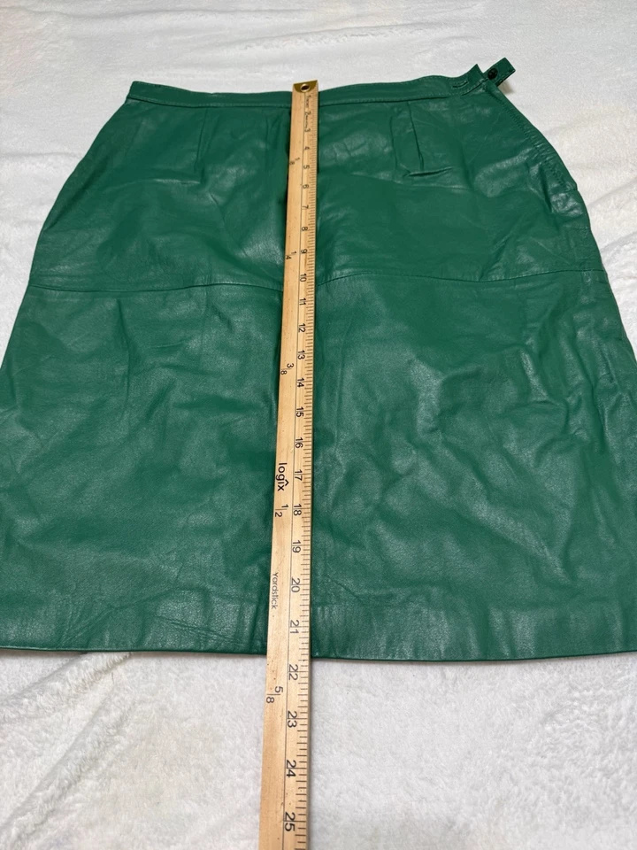 Винтажная изумрудно-зеленая юбка-карандаш из натуральной кожи AVON Fashions. Кнопка 11/12 - Изображение 4 из 4