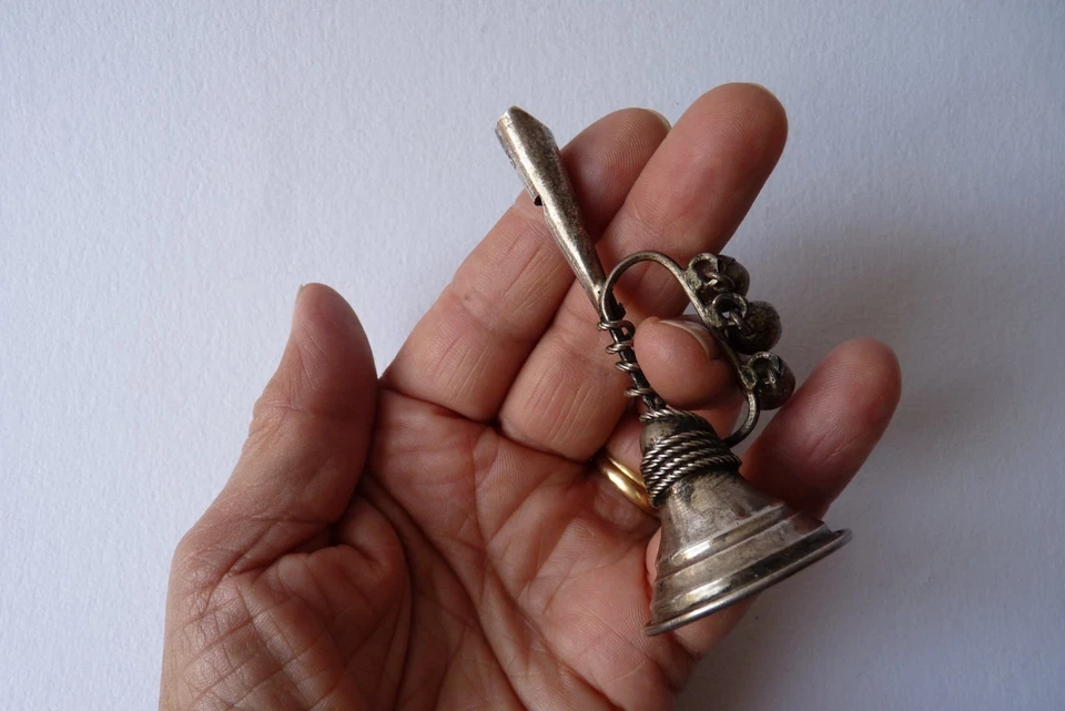 ANCIEN HOCHET SIFFLEUR à GRELOTS CLAIRON /TROMPETTE DE CAVALERIE  métal argenté - Photo 2/4