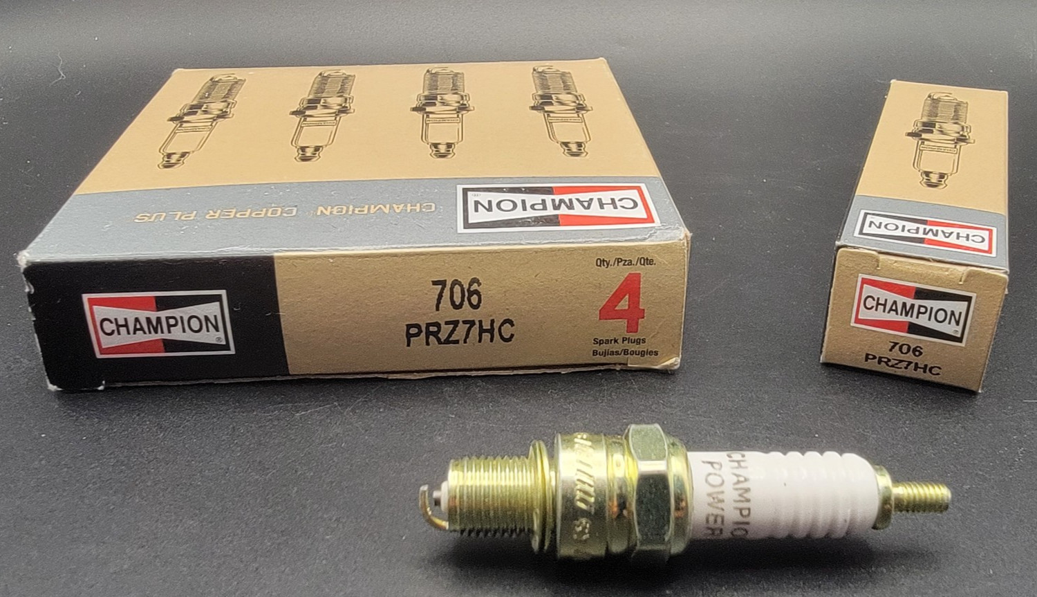 Box of 4 Champion Copper Plug Number P-RZ7HC Spark Plug - 706