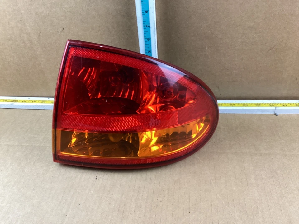 Oldsmobile Alero 1999-2004 pasajero lado derecho cuarto luz trasera montada en panel Foto 2 de 4