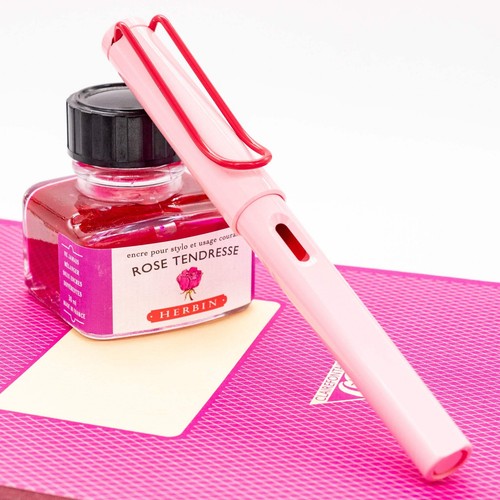 LAMY Safari Fountain Pen - Cherry Blossom Special Edition - Picture 7 of 16