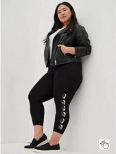 TORRID SEXY CROP PREMIUM LEGGING SIDE  SKULLS STENCIL SIDE BLACK Plus Size 3