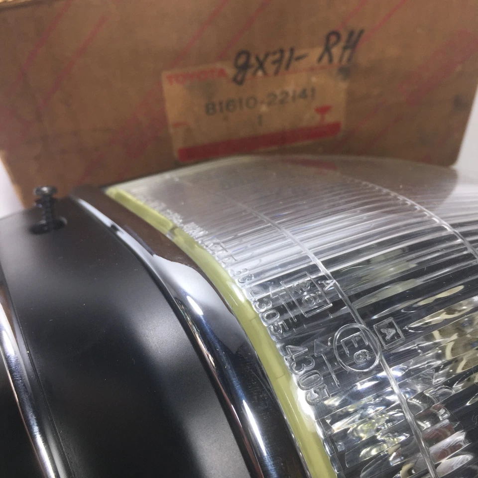 Front Lamp Assy Parking & Clearance RH Toyota Cressida Wagon GX71 LX70 Genuine - Image 4 of 4