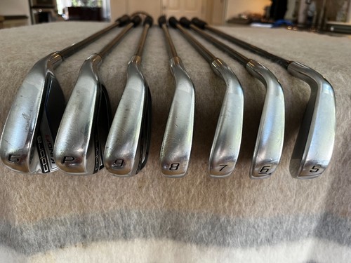 Cobra F7 One Length iron set 5 -PW+GW ) w/ R Graphite Shafts & Jumbo Maxx Grips - Picture 2 of 8