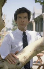 PIERCE BROSNAN REMINGTON STEEL 8X10 PHOTO #K895