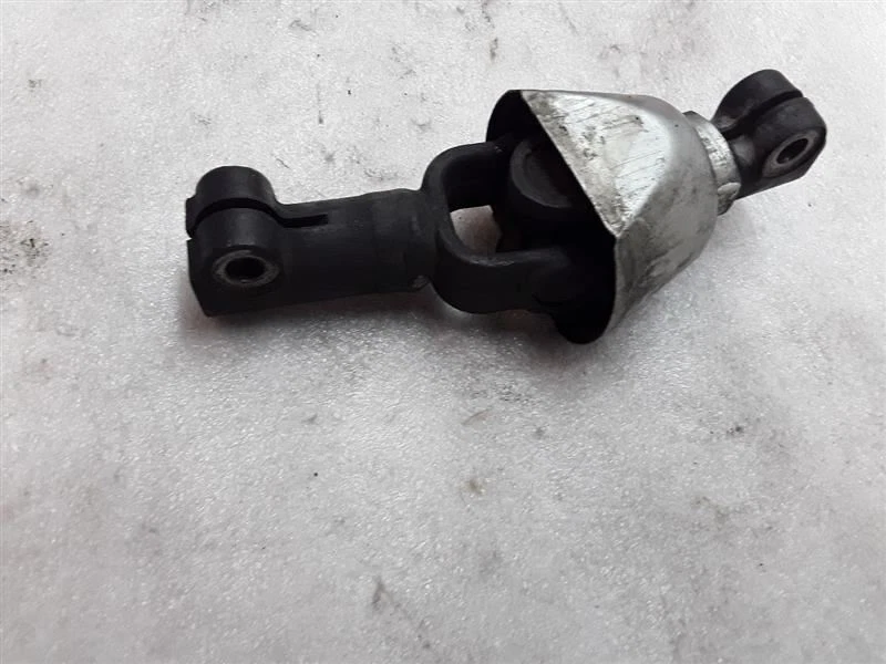 Junta de eje de columna de dirección inferior 2,0 L A/T 2x2 2003 Lexus GS300 2x3-7-3P Foto 3 de 4