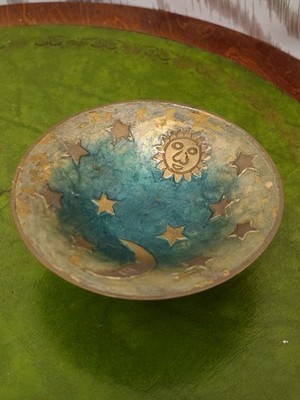 Vintage himmlische Sonne Mond & Sterne klein Messing und Emaille Schmuck Schale skurril