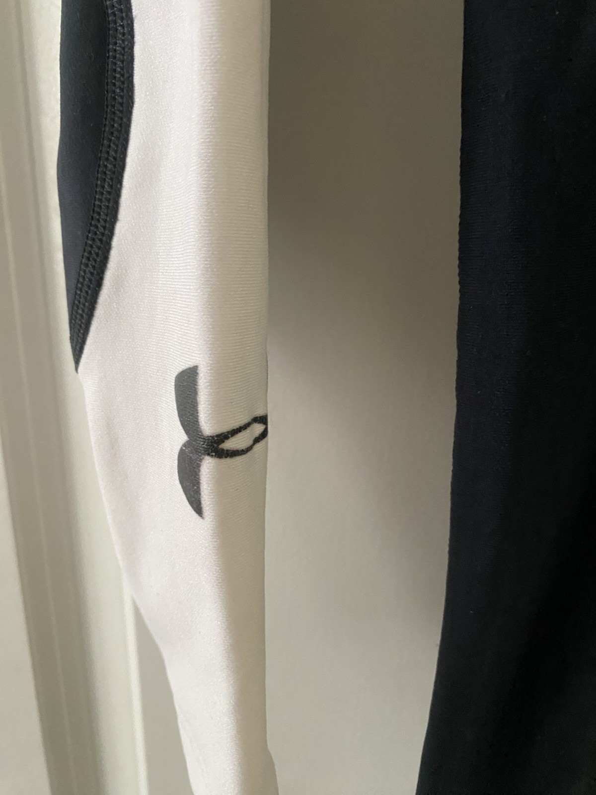 Men Under Armour Fitted Solid Black Long Sleeve W… - image 4