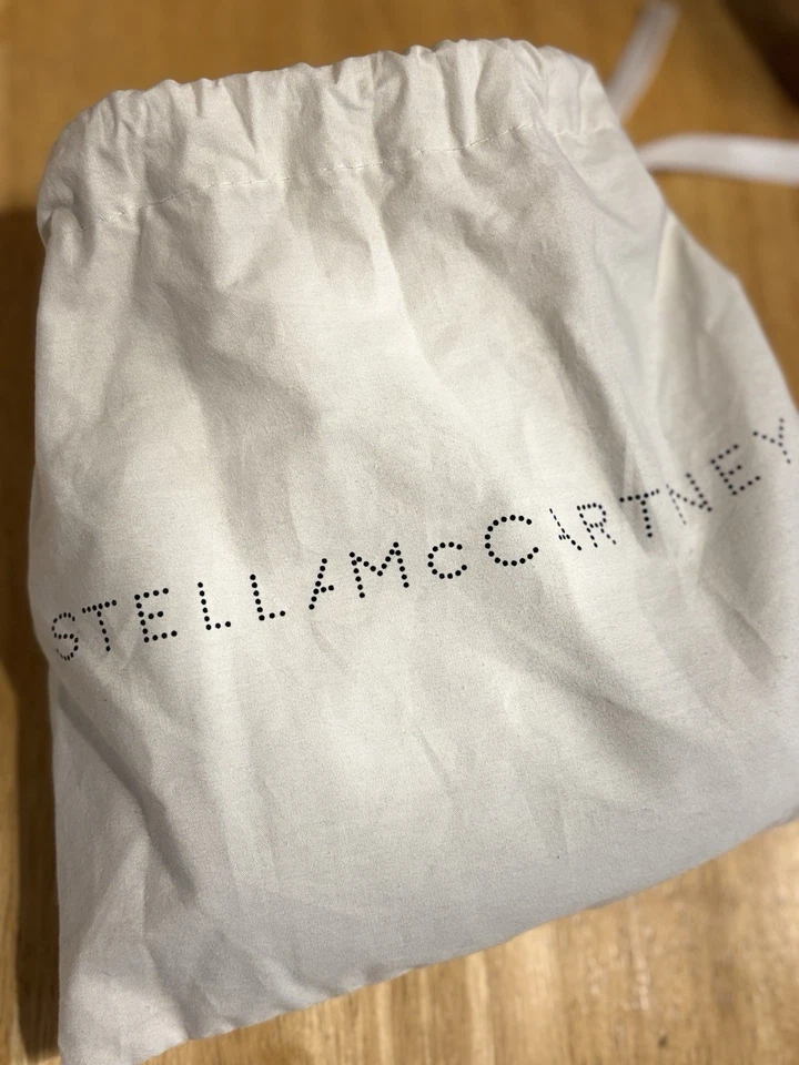 Hermosa bolsa Stella McCartney azul brillante con cadena plateada. Nunca usado. Nuevo con etiquetas Foto 2 de 4