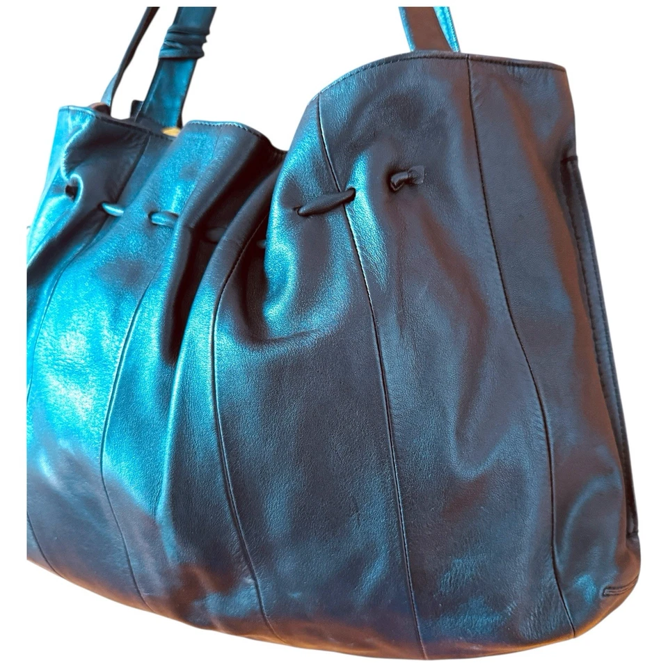 Bolso de Mano Cellini Mujer Cuero Negro Plisado Doble Asa Suave Mediano Foto 3 de 4