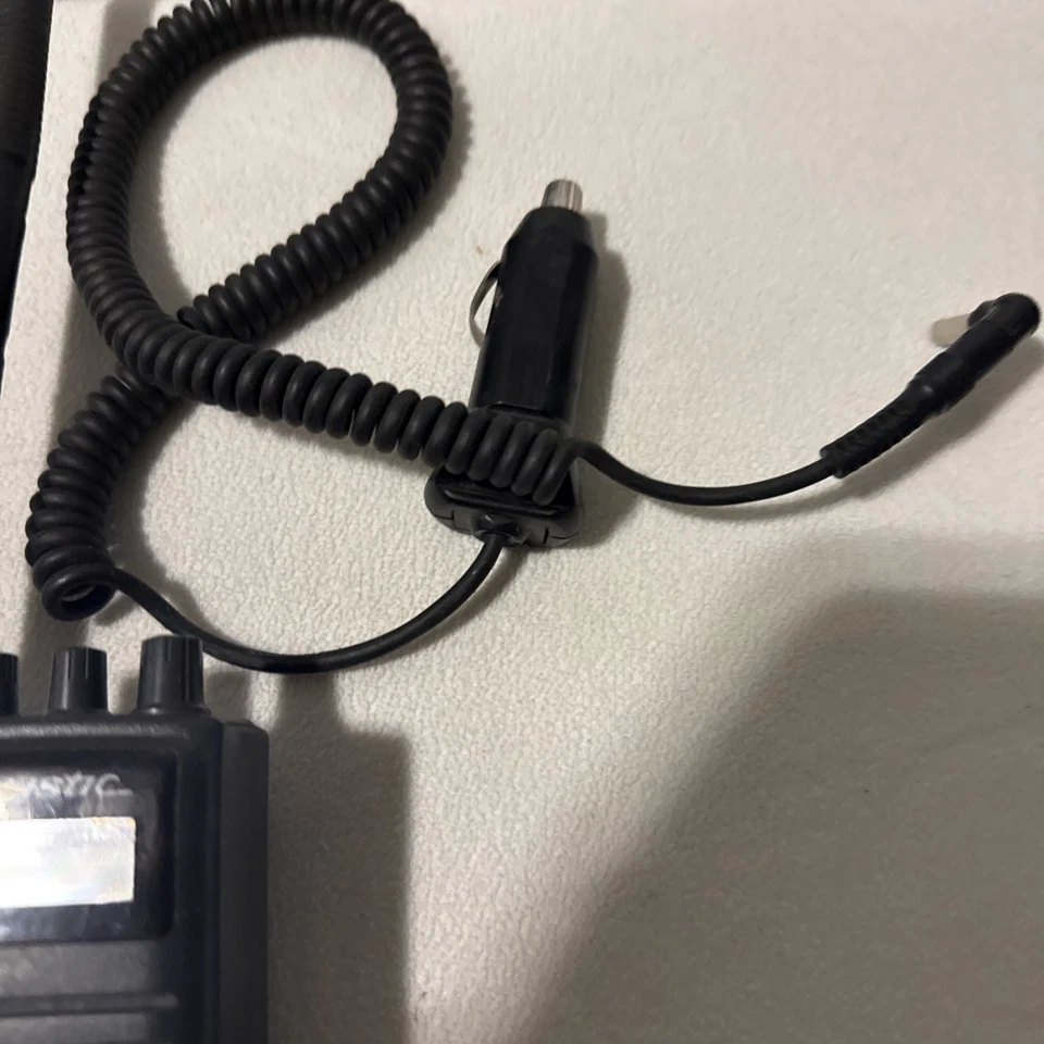 Set of Two [2] Realistic TRC-226 5-Watt 40-Channel Portable WT/CB/Transceiver - Image 2 of 4