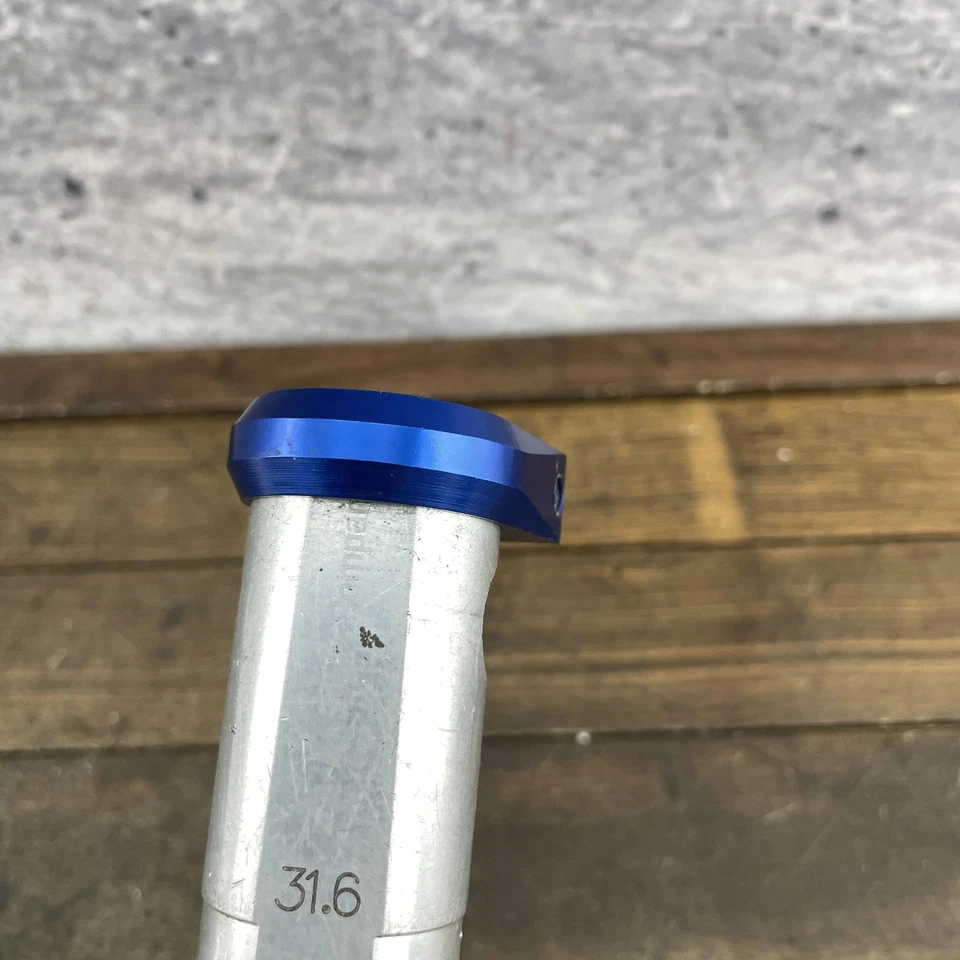 蓝色阳极氧化自行车座杆夹 31.8 毫米座椅管项圈螺栓合金 15 克 — 第 2/4 张图片