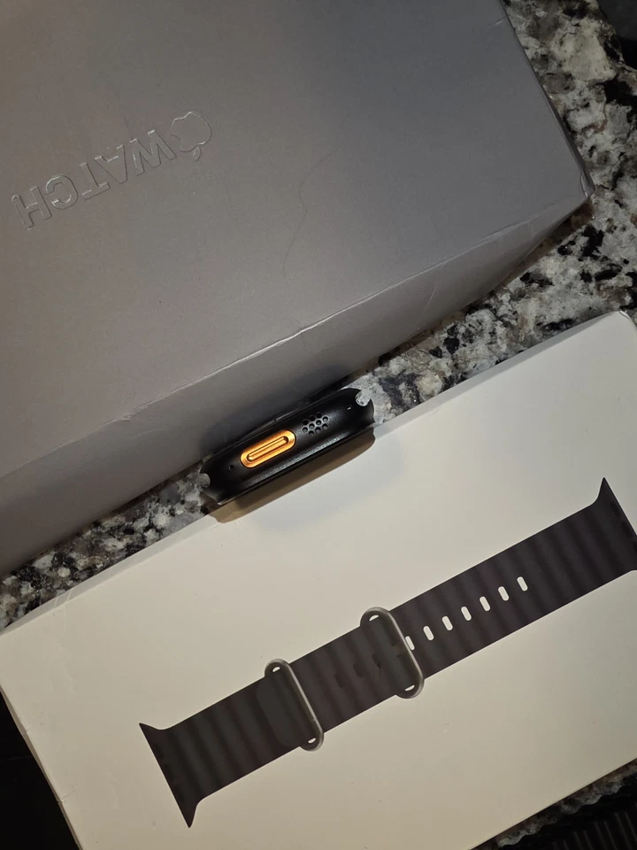 Apple Watch Ultra 2 (GPS + LTE) 49 MM Estuche Titanio Correa Océano Negro Foto 4 de 4