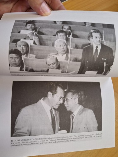 The Other Side of Mahathir (Sisi Lain Mahathir), Zainuddin Maidin (1994,RP2008) - Picture 2 of 13