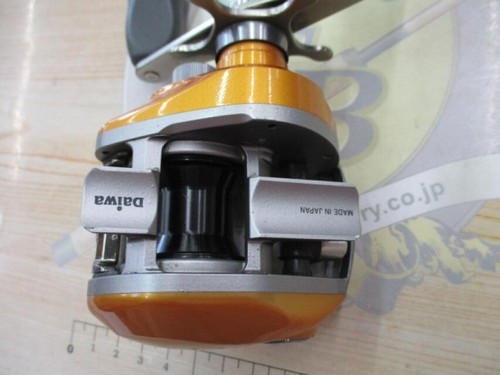 Daiwa Liberto Pixy Orange Amber Right Handed Baitcasting Reel - 第 4/6 張圖片