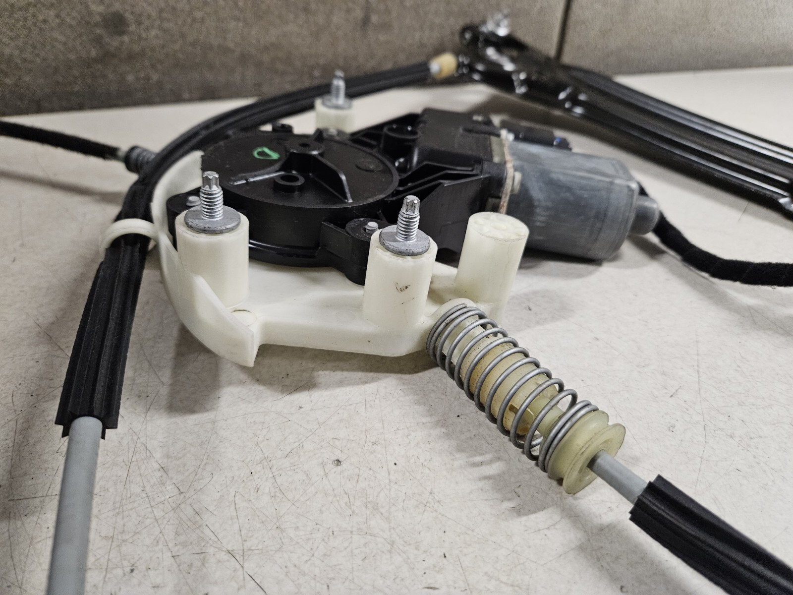 2014-2017 Maserati Gihbli L Front Driver Window Regulator Motor Track OEM Tested