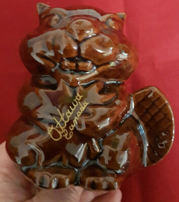 McMaster Pottery Beaver Bank. Souvenir of Ottawa, Canada. Mint Condition. w/Plug