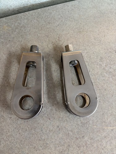 88 - 97  SUZUKI GSXR 750/1100, RF900 AXLE CHAIN ADJUSTERS 61411-40C00 complete