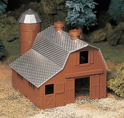 Bachmann - Plasticville U.S.A.  Classic Kits - Dairy Barn - O - 4560 (US IMPORT)