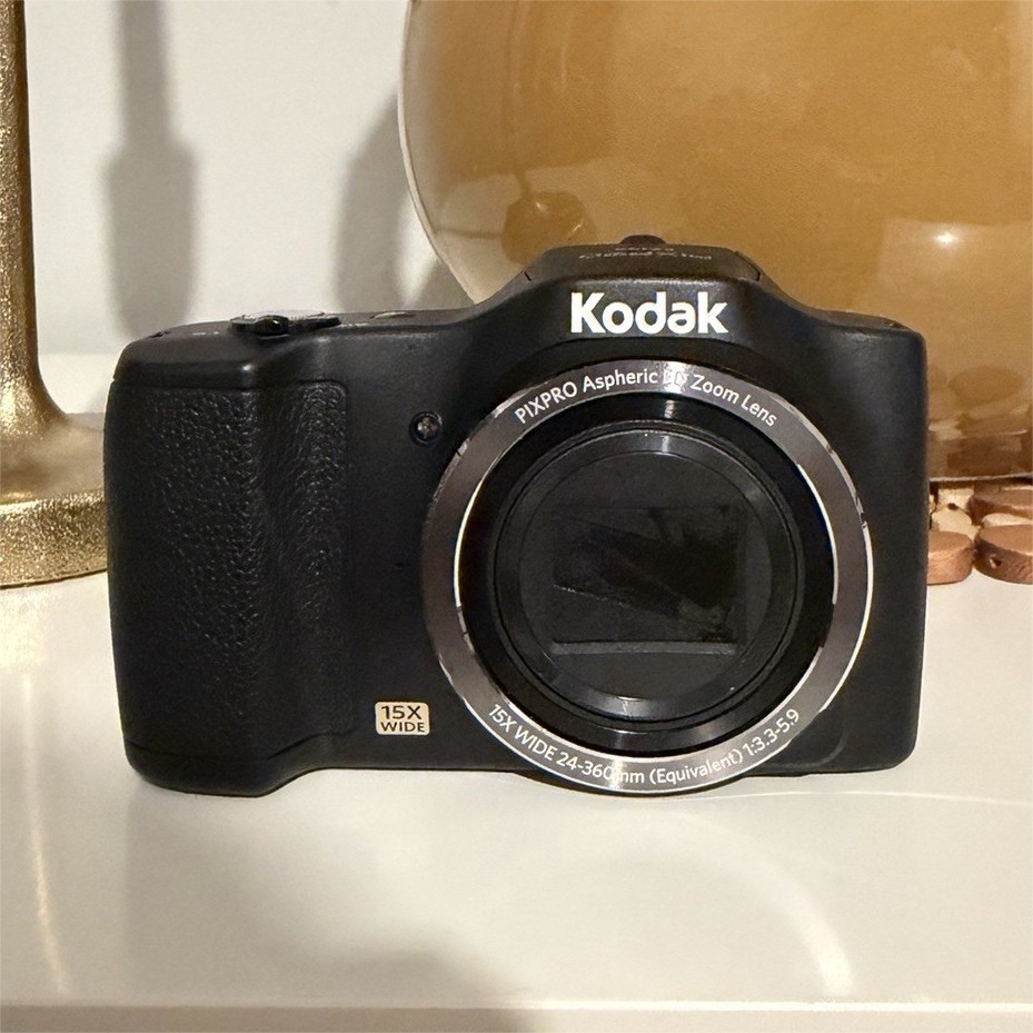 Kodak PIXPRO FZ152 Bridge Camera 15x Optical Zoom HD Video Built