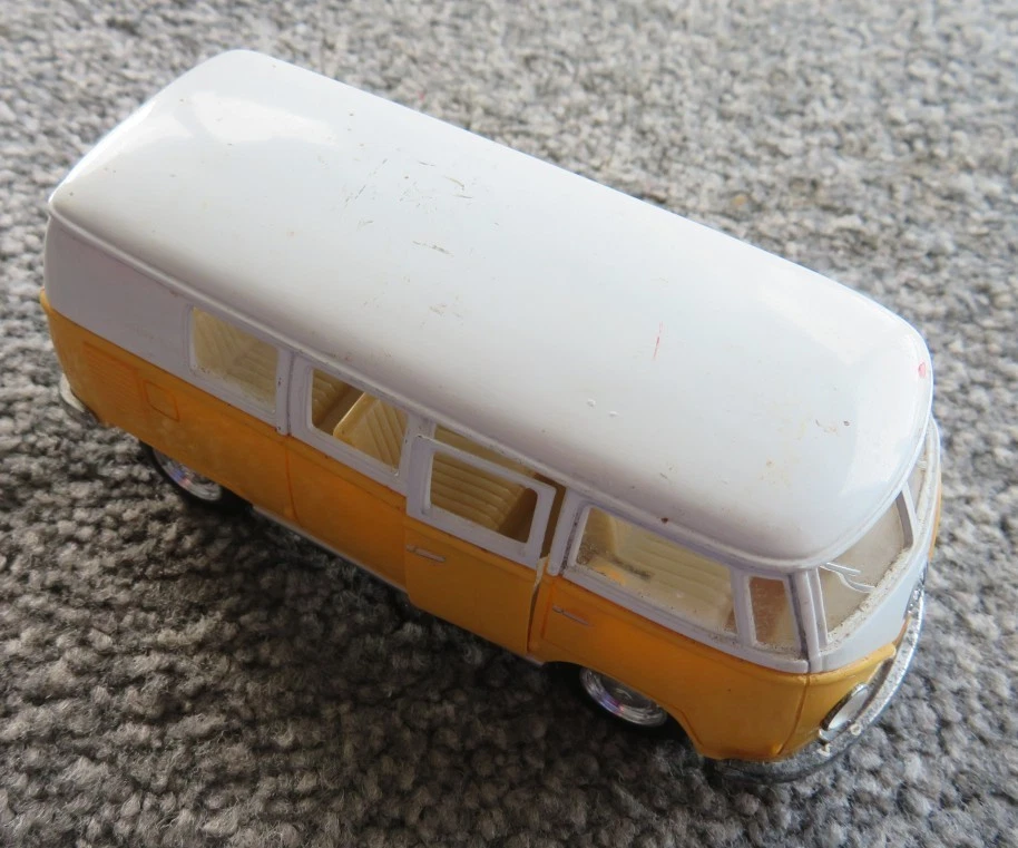 Kinsmart KT 5060 Volkswagen Classical Bus 1962 Scale 1:32 Vintage Original - Image 2 of 3