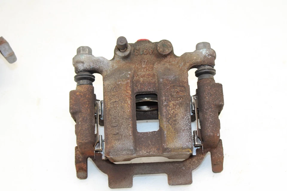 Juego de pinzas de freno Nissan 370z 2009-2020 OEM NK59 Foto 3 de 4