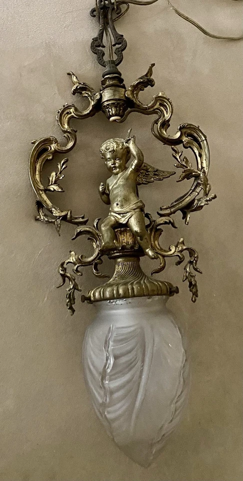 Lámpara colgante de querubín French Belle Epoque c1900 bronce dorado espelta vidrio esmerilado Foto 3 de 4