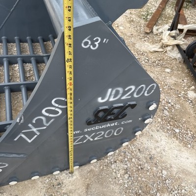 チェダー☆ R66 Rock Bucket Attachments | John Deere US