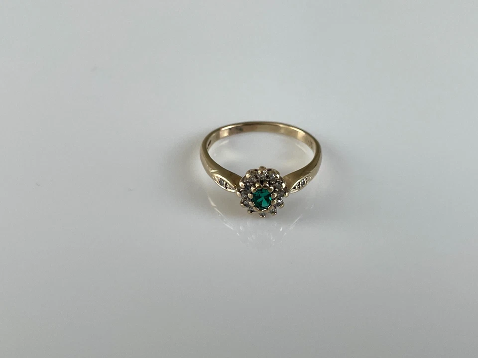 9ct Gold Emerald & Diamond Cluster Ring 0.10ct Diamond Emerald Ring Size L 1/2 - Image 2 of 4