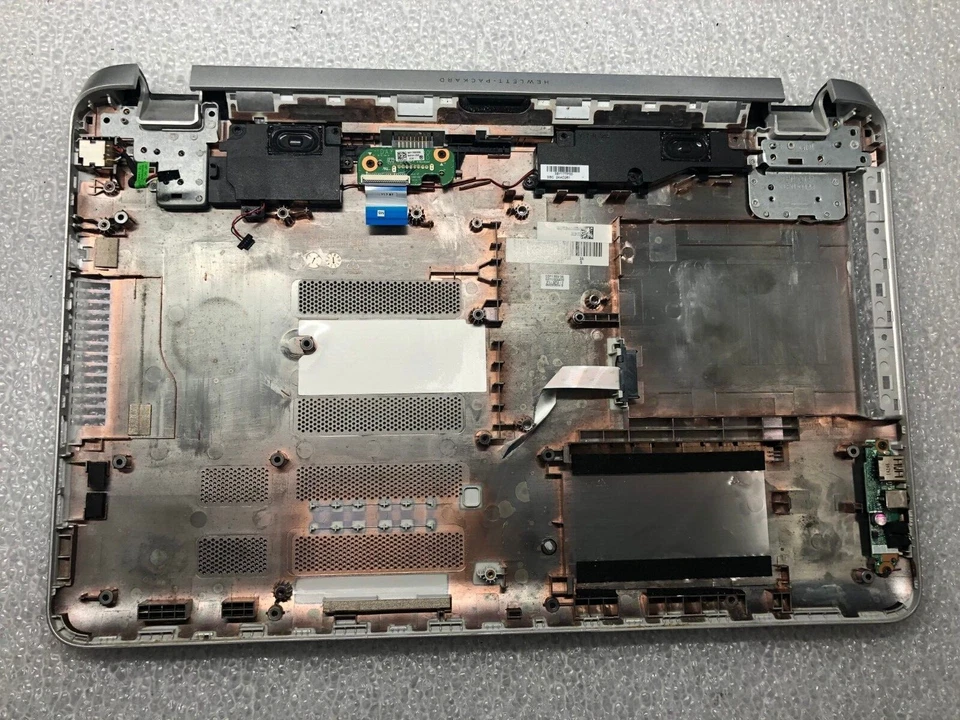 Funda Base Inferior HP 17-f065us con Tapas 766909-001 Foto 2 de 2