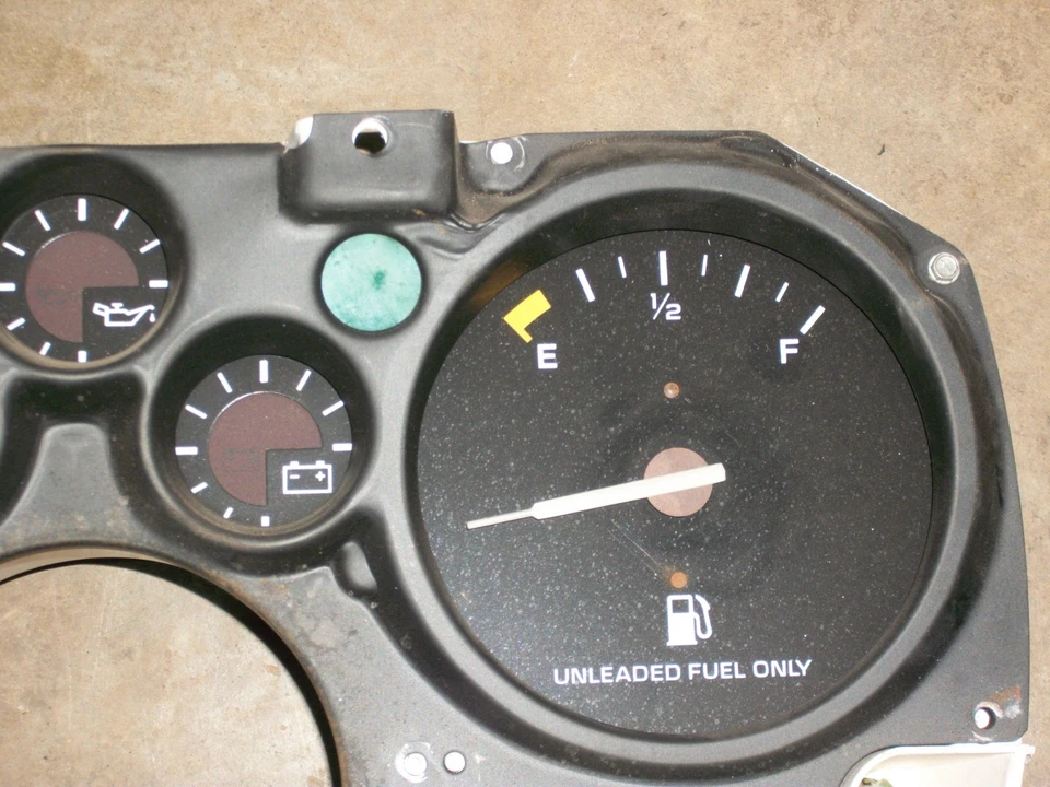 1985 Chevrolet Camaro painel de instrumentos 39061 milhas no odômetro - Imagem 3 de 4