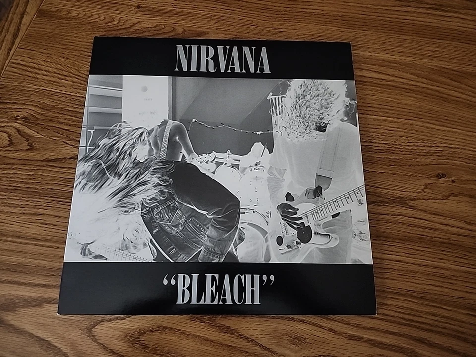 Nirvana "Bleach" 2009 reissue 2 LP set w/ live 1990 concert Sub Pop ex cond USA - Image 2 of 4