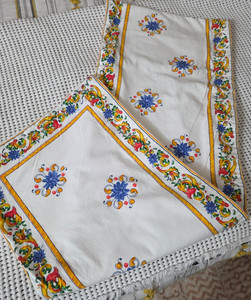 SUR La TABLE Deruta Cotton Floreal TABLE RUNNER French Country Floral Design