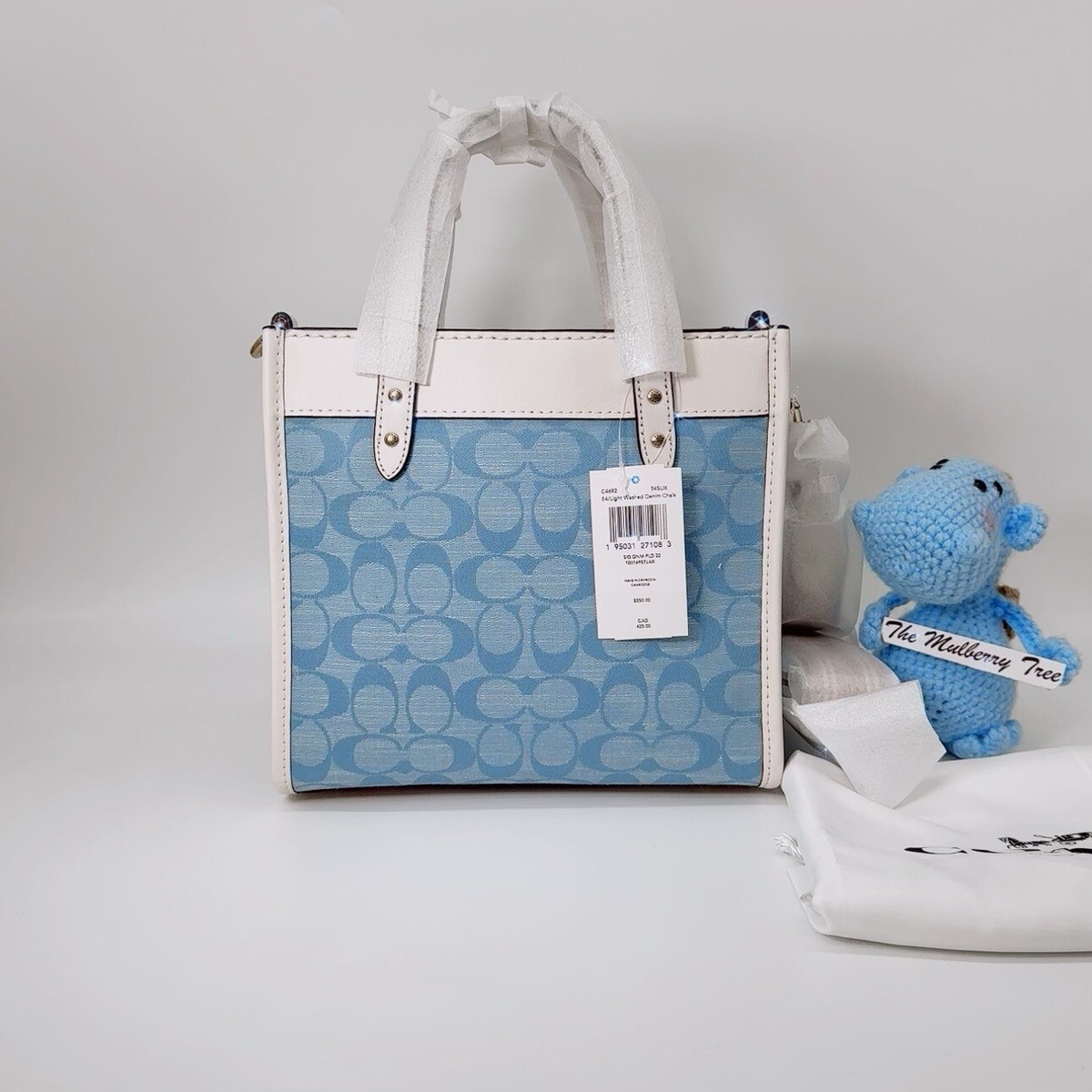 This is a（n） Base Field Tote Tall COACH® Outlet | Field Tote Bag 40 With Horse And Carriage Print