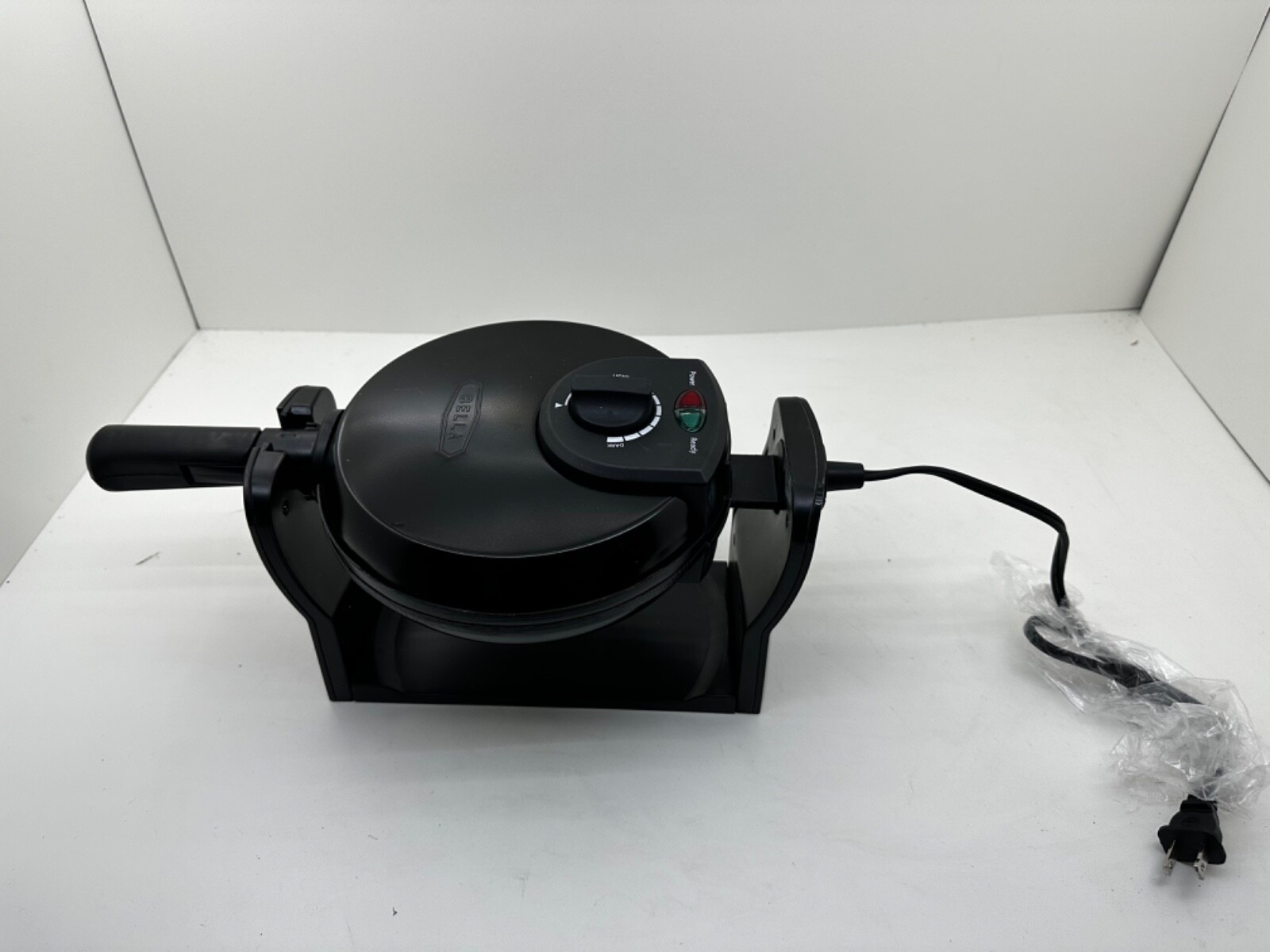 Bella Classic Rotating Belgian Waffle Maker Nonstick 4.67 lb Black-image