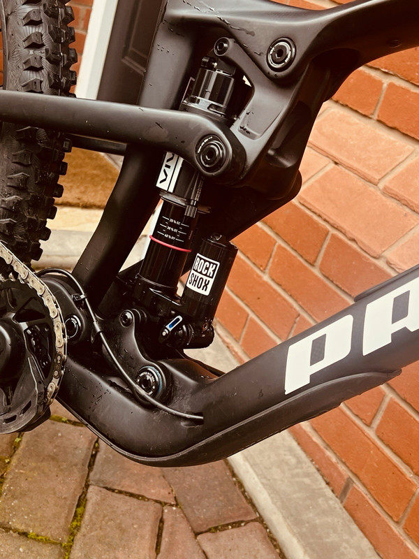 Rockshox Vivid Ultimate Air shock 2025 used for 6 months perfect condition 180mm