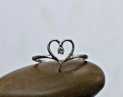 Massiver 10K Weißgold natürlicher Diamant Ring offenes Herz Größe 5,75 Versprechen süß 16