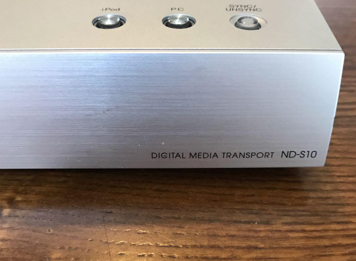 ONKYO ND-S10 digital media transport Silver Used S iPod / iPhone ONKYO ND-S10 digital media transport Silver Used S iPod / iPhone