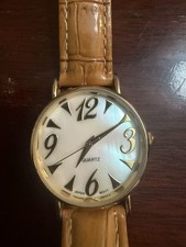 Quartz Analog Wristwatch White Dial Arabic Numerals Beige Faux Leather Strap Go