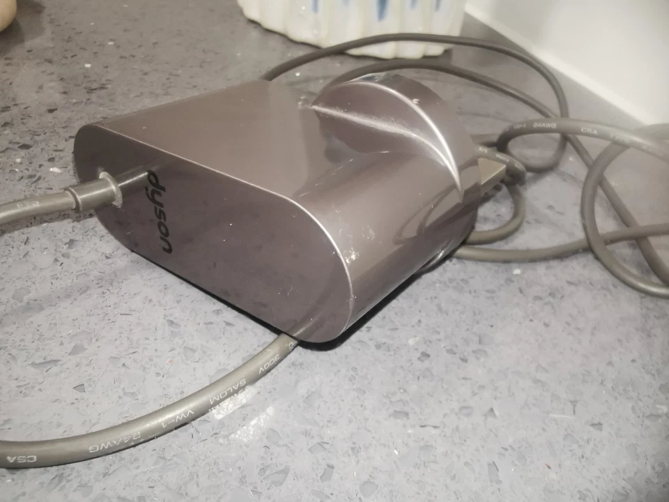 Dyson Charger 205720-01 26.1V V6 V7 V8 DC58 DC59 DC61 DC62 UK Plug, photo 3 of 4