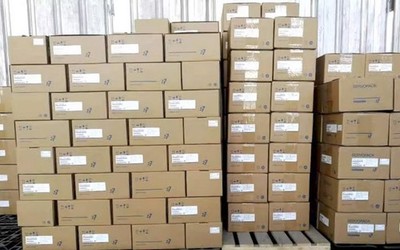 Urgent Delivery   servo motor SGM7J-01AFAB1 NEW *qq
