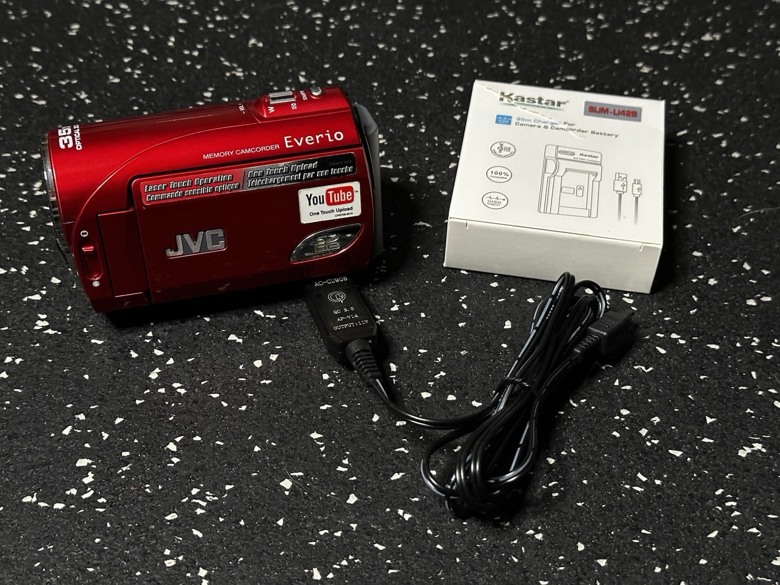 &ndash; Compact Easy To Use Great Video New Battery