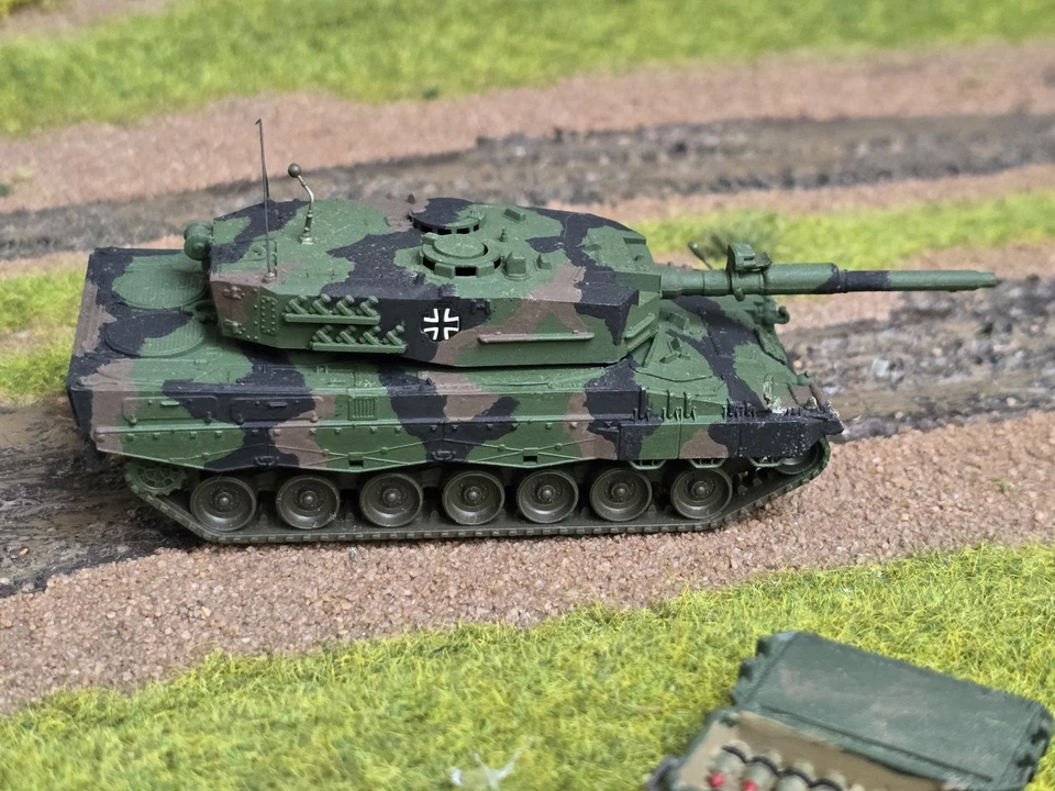 Roco MINITANKS Kampfpanzer Leopard 2 A4 ,BW gesupert mit decals, H0 , 1:87 #1434 - Bild 3 von 4