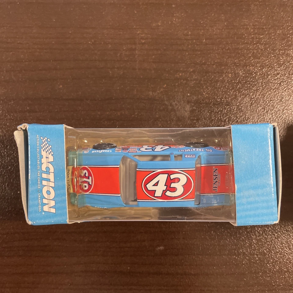 #43 Richard Petty STP 1/64 Acción Escala 1/64 Diecast histórico Foto 2 de 4