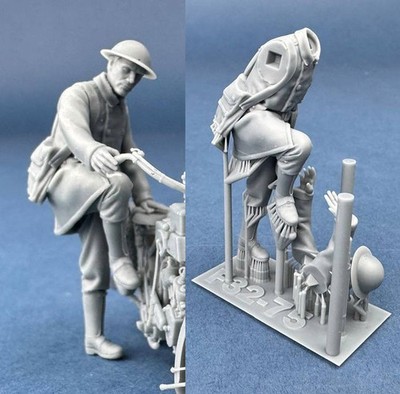 Copper State 1/32 Machine Gun Corps Rider Starting the Motorcycle