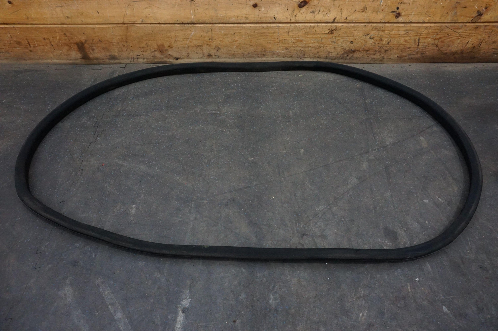 Rear Left or Right Door Weather Stripping Seal 3Y5867367B Bentley Mulsanne 10-20