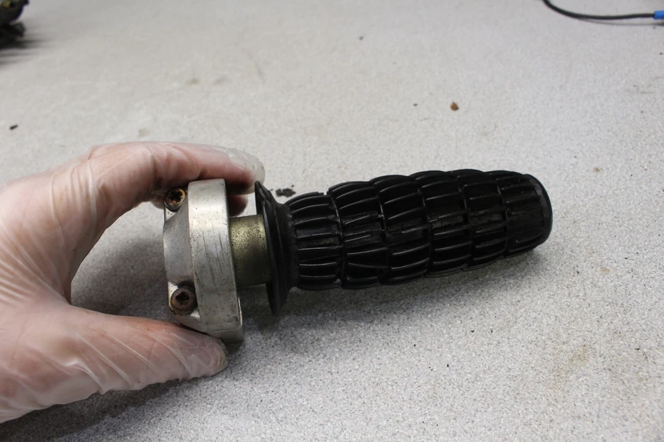 Suzuki T20 1967 manillar derecho control acelerador f7-0564.fz Foto 2 de 4