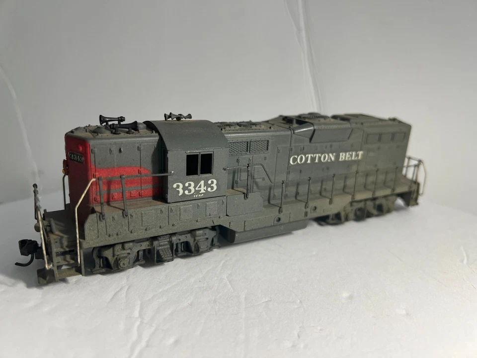 Athearn HO Scale Cotton Belt Diesel Dummy #3343 - Image 2 of 4
