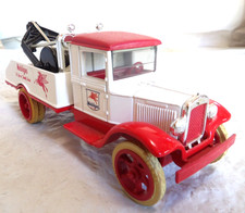 ERTL COLLECTIBLES 1931 HAWKEYE TOW TRUCK DIECAST METAL VEHICLE  1/34 SCALE
