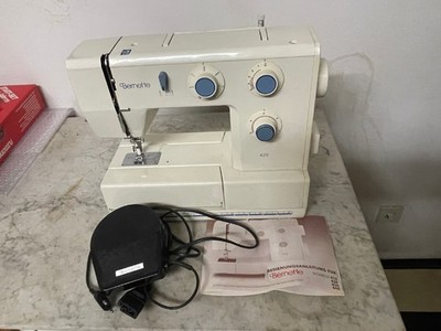 Nähmaschine Bernette 420 mit fabrikneuem Fußschalter